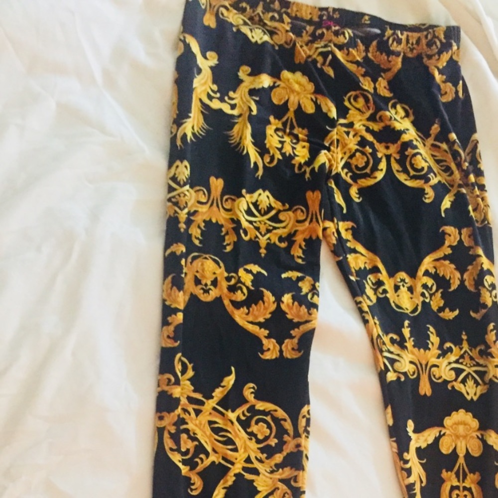 BeBe size large leggings.